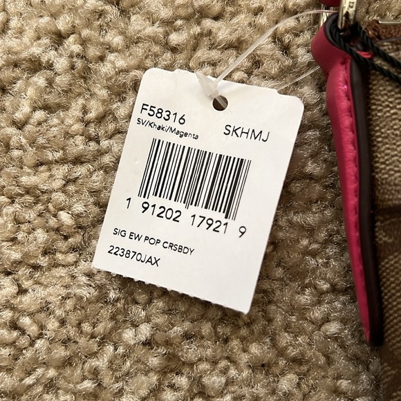 Brand New Coach Signature Ew Pop Crossbody bag with removable zip pouch - Picture 13 of 13